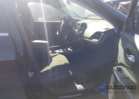 2019 Jeep Cherokee Latitude 4X4 from USA, damaged, VIN 1C4PJMCB3KD372153